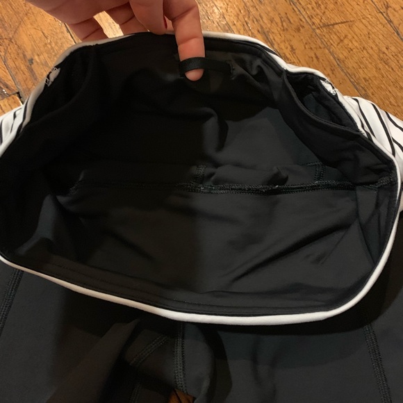 🦄 RARE Lululemon QUIET STRIPE Runday Crops! - Picture 10 of 10